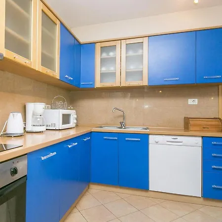 Apartment 4 Bedroom Amazing In *