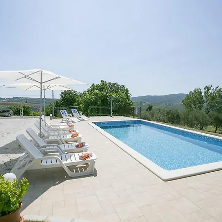 Apartment 4 Bedroom Amazing In