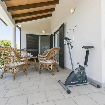 4 Bedroom Amazing In Apartment *