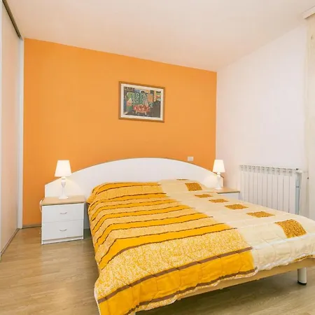 Apartment 4 Bedroom Amazing In