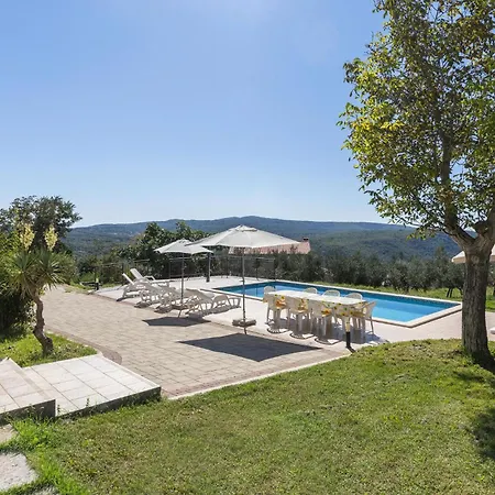 4 Bedroom Amazing In Daire Labin (Istria)