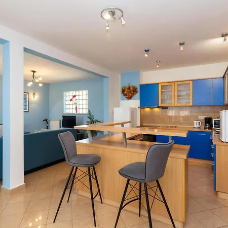 4 Bedroom Amazing In *