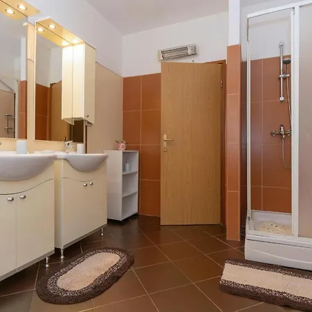4 Bedroom Amazing In Labin (Istria)