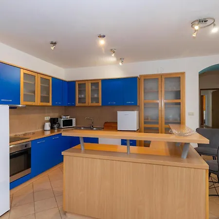 4 Bedroom Amazing In Labin (Istria)