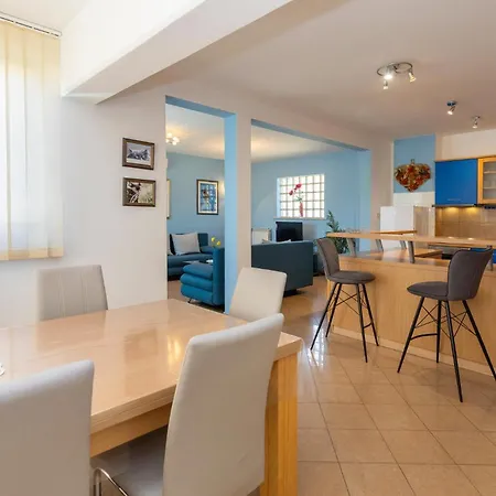 4 Bedroom Amazing In Apartman