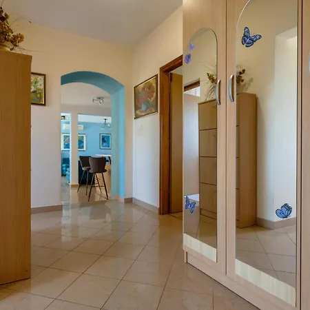Apartman 4 Bedroom Amazing In